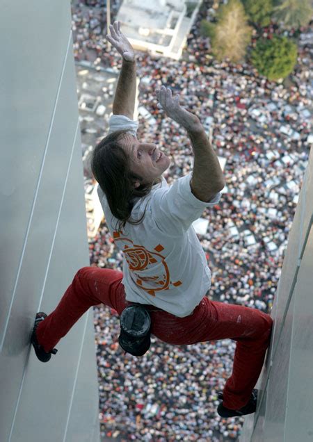 Последние твиты от alain robert (@alainrobert44). A Glimpse at the Past Climbers Who Have Dared to Solo ...