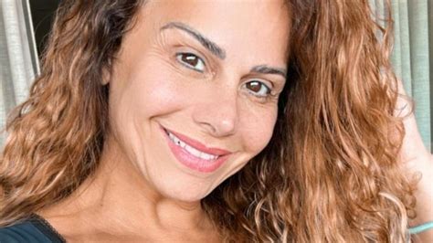 Viviane Araujo Passa Por Três Cirurgias Com Meus Peitinhos Novos