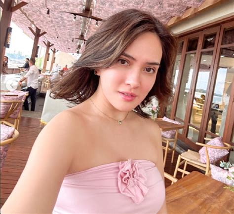 potret terkini shandy aulia penampilannya stunning abis okezone lifestyle