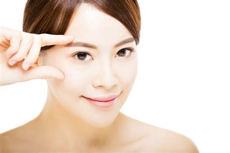 Dry Skin Under Your Eyes How To Deal With It S Aesthetics Clinic