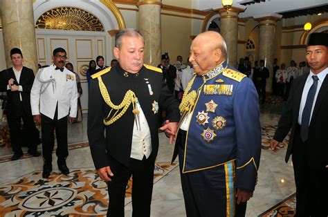 Between 1981 to 2010, sultan ibrahim was the tunku mahkota of johor under his father tutelage, sultan iskandar.6 since 1981, after his father, iskandar. Kee Hua Chee Live!: ARRIVAL OF HIS ROYAL HIGHNESS THE ...