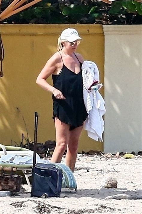 Penny Lancaster Gets A Little Beach Time Outside Of Quarantine 16 Photos Thefappening