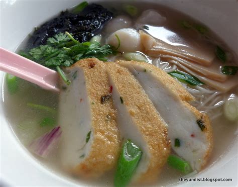 Fish head noodle 鱼头米粉 (yu tao mai fun) is a milky soup noodle dish. The Yum List: Moon Kee Section 17 Fish Head Noodles ...