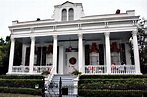 I love Christmas in the Garden District | New orleans homes, Historic ...