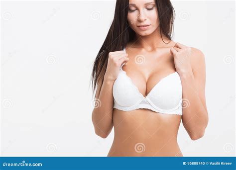 Junges Schönes Mädchen Zeigt Ihr Herrliche Brüste Stockfoto Bild von erwachsener erotisch