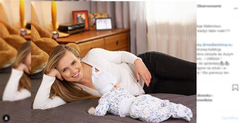 Trzyma na rękach malutkie dziecko. Agnieszka Kaczorowska planuje drugie dziecko. "Mamy na to ...