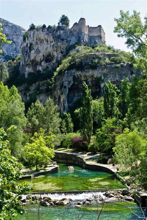 From wikipedia, the free encyclopedia. Na Fontaine-de-Vaucluse byl i Cousteau krátký | Francie na ...