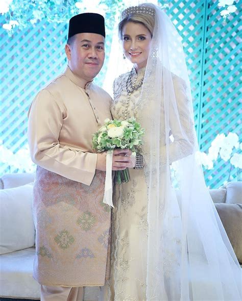 Cik nur fatin amalina binti ishak. Istiadat Perkahwinan YTM Tengku Mahkota, Dr Tengku ...