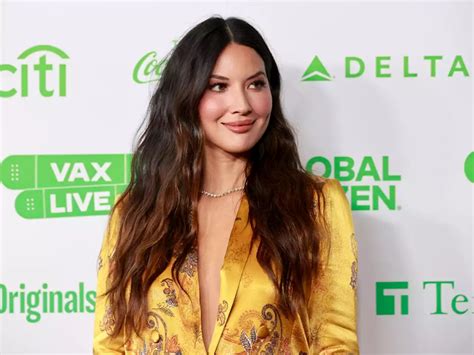 Olivia Munn Showed The Hilarious Mom Challenges Of Taking A Glam Selfie