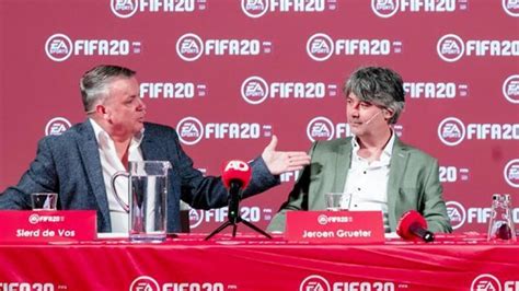 Daar ben je zo aan gewend, alles is maar heel betrekkelijk, zegt hij. Sierd de Vos over commentator zijn in FIFA 20: "Het zijn ...