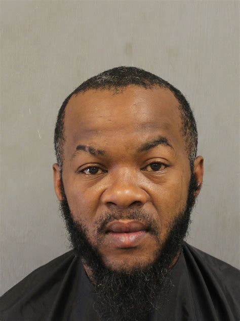 Three suspects arrested during drugs and weapons seizure - ABC Columbia