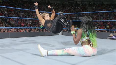 Carmella Natalya Alexa Bliss Der Nikki Bella Becky Lynch Naomi Wwe