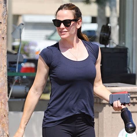 Jennifer Garner Shows Off Her Toned Arms After Working Up A Sweat In La Jennifer Garner Toned