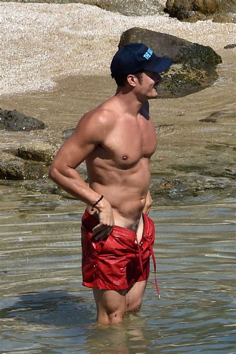 Get A Room Orlando Bloom Grabs A Handful Of Katy Perry At The Beach