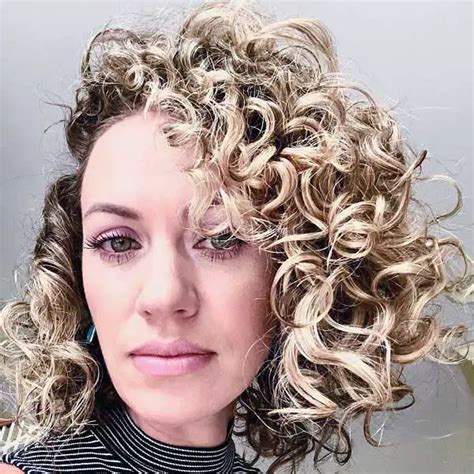 56 Trendy Blonde Curly Hair Looks For 2022 Hqadviser