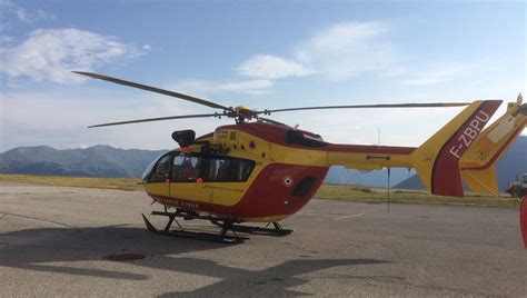 Accident Entre Un Camping Car Et Une Voiture Un Homme Grièvement