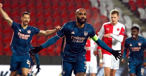 The former manchester city striker, 30, scored three in the. Arsenal y Villarreal completan las semifinales de la ...