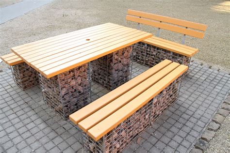 Da ich mich sehr mit dem material holz identifiziere, findest du hier eigentlich nur bauanleitungen um einen holztisch selber bauen zu können. Bank aus Gabionen selber bauen - Anleitung und Tipps ...