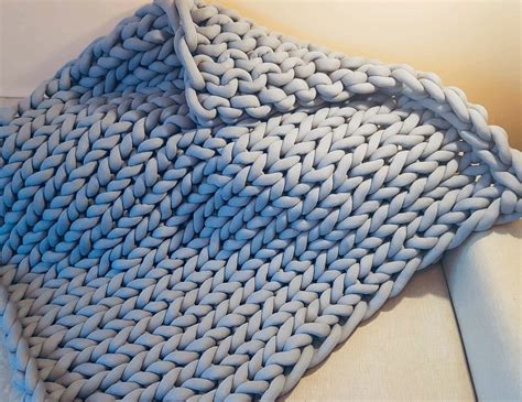Chunky knit blanket made from cotton yarn