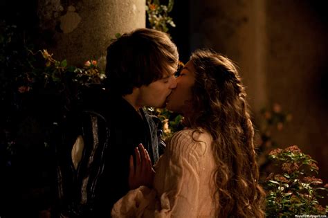 Hailee Steinfeld And Douglas Booth Kiss