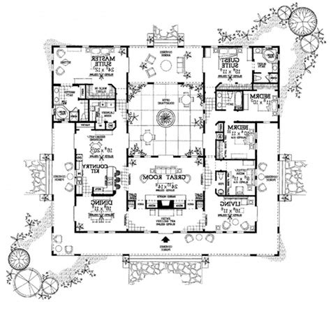 The split bedroom plan offers a spacious master. Spanish Courtyard House Plans #Spanishstylehomes (With images) | Spanish style homes, Courtyard ...