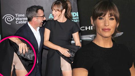 Oops Jennifer Garner Has Embarrassing Spanx Slip Up At Hollywood Premiere
