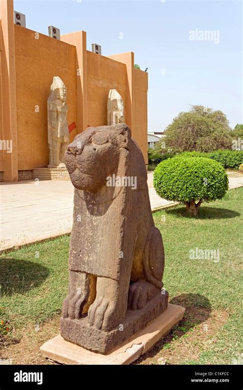 Sudan Khartoum Statue Hi Res Stock Photography And Images Alamy