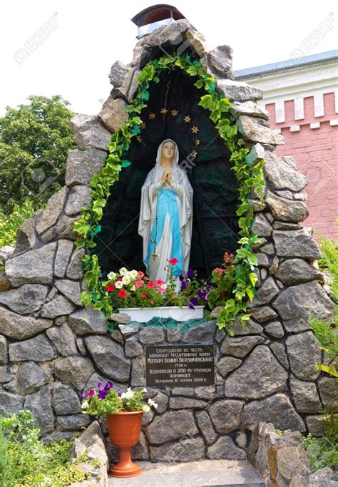 Mary Garden Statue Grotto Qgardene
