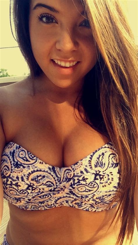17 People Who Are Playing The Cleavage Game FOOYOH ENTERTAINMENT