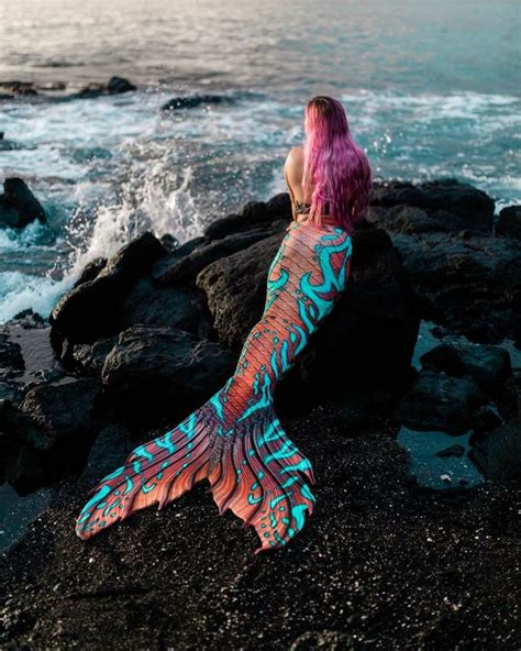 Pin By Creaciones Abandv On Sirenas Y Tritones Mermaid Pose Mermaid