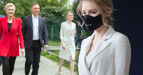 1 de rezultate pentru eticheta kinga duda. Kinga Duda miała problem z oddaniem głosu. Musiała opuścić ...