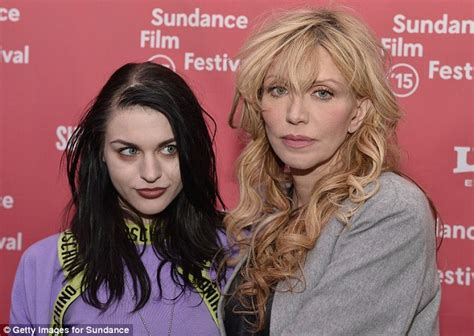 Courtney Love And Daughter Frances Bean Seen Together For First Time In Five Years Daily Mail