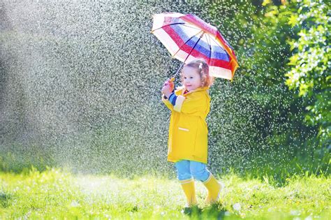4 Fun Things To Do With Your Kids On Rainy Days Woman Elan Vital
