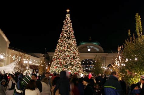 Official Huntsville Christmas Tree To Be Lit Tonight At Bridge Street