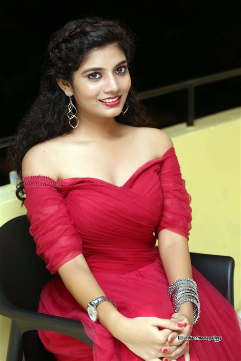 Sexy Indian Actress — Bindu 973 24977 Followers