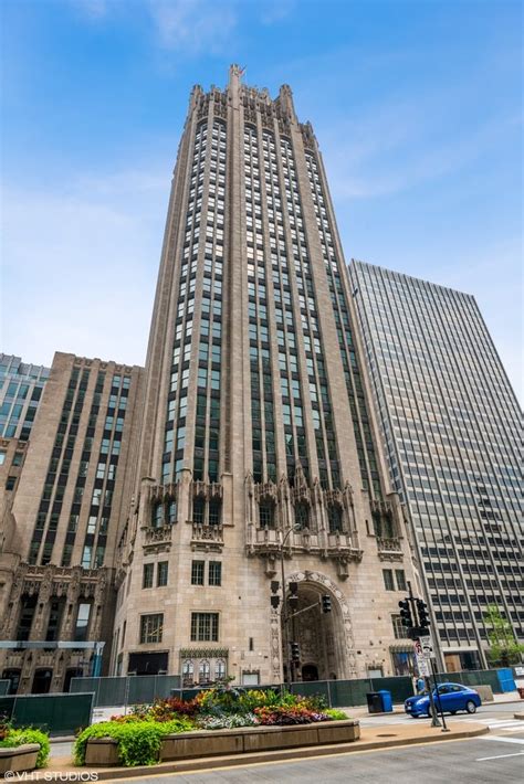 The Tribune Tower Addition Live In One Of Chicagos Most Iconic Buildings Chicago Luxury