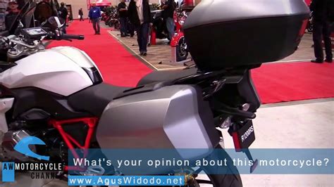 The engine on this is a standout feature as the numbers produced are more than. BMW R1200RS 2017 Give Motorcycles Review for 2018 & 2019 ...
