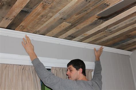 Salvaged barn wood ceiling from a 200 year old viginia barn. Pallet: Rustic Pallet Wood Ceiling Tutorial | Remodelaholic