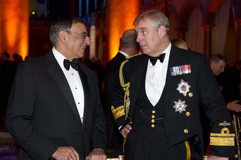 Wegen missbrauchsvorwürfen steht der royal in großbritannien und den. Prince Andrew, Duke of York | Military Wiki | FANDOM ...