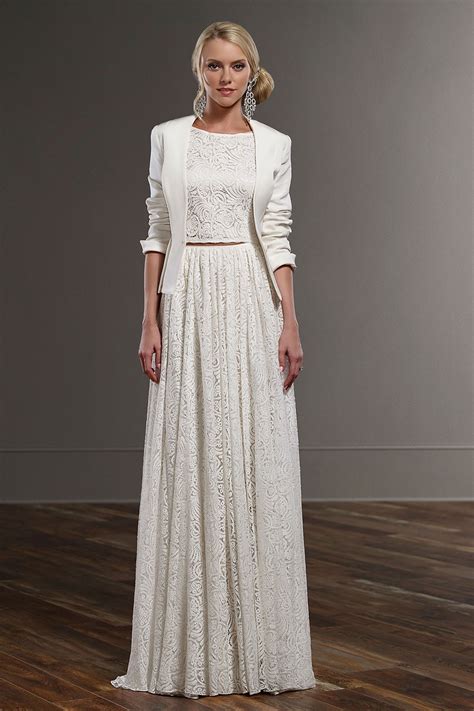 Modesty becomes a bride well even though a wedding is supposed to be her day to shine. 21 Wedding Dresses for Older Brides: Top Tips and Advice ...