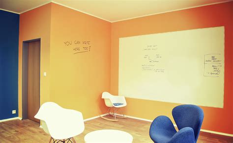 Is chalk paint the same as chalkboard paint? Chytrá zeď (Smart Wall) nemusí být jen bílá, ale i barevná ...