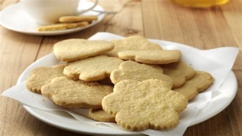 I'm also all about easy recipes and this has to be one of the easiest. Simple Biscuits | Recipes | Food Network UK