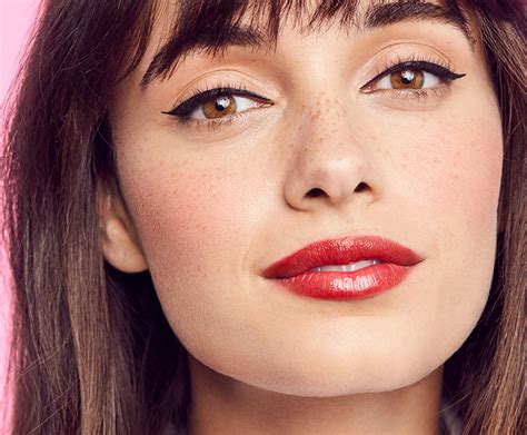 How To Rock The Blurred Lip Trend