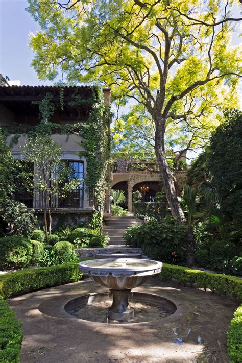 San miguel de allende has cobbled streets, gardens, leafy courtyards and spanish colonial architecture. Why Designer Jeffry Weisman Treasures His San Miguel de ...