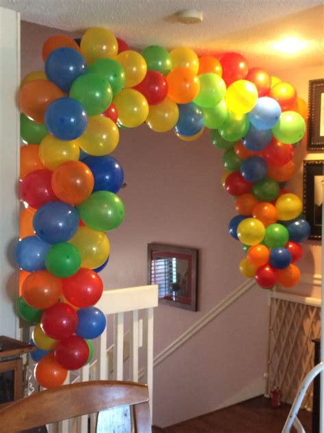 Balloon Arch No Helium Made This Balloon Arch Using Just Balloons And Curling Ribbon All From