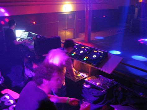 Your Questions: How To Plug Into A Club Mixer - Digital DJ Tips