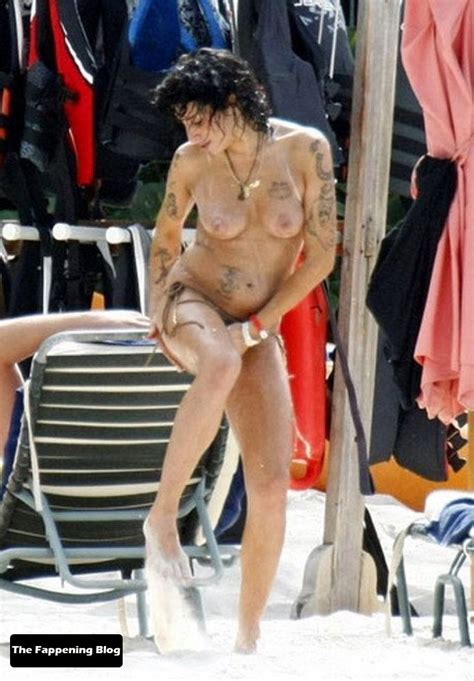 Amy Winehouse Bikini Photos Eating Photos Bikini Background The Best Porn Website