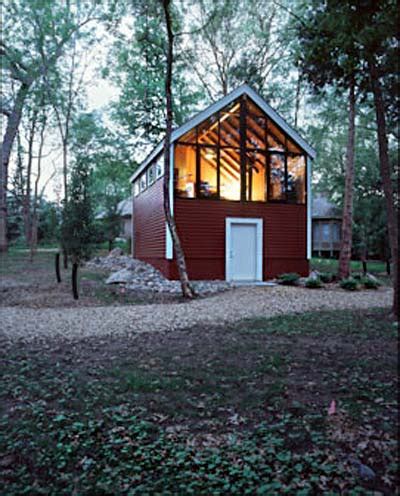 Yankee barn homes are as flexible in design as their owners are in. Frey Barn: It's a guy's thing - Modern Cabins, Small Houses