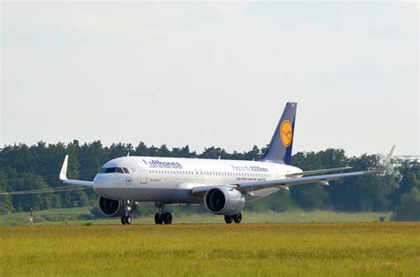Lufthansa Airbus A320neo D Aina Beim Start Auf Der Ila Berlin Am 0406