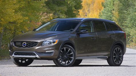 The v60 cross country is roomier than it was before, and it certainly feels that way. Review: 2017 Volvo V60 Cross Country